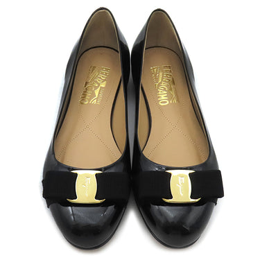 サルヴァトーレ・フェラガモ Salvatore Ferragamo ヴァリナ 1A181 574556 ブラック エナメル #6.5 パンプス ゴールド金具 黒 パテントレザー ヴァラ リボン