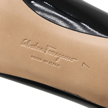 サルヴァトーレ・フェラガモ Salvatore Ferragamo ヴァラ リボン 01B221 591963 ブラック エナメル 7 パンプス 黒 パテントレザー
