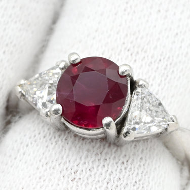 ノンブランド NON BRAND ルビー 1.76ct ダイヤ 0.621ct レッド×プラチナシルバー Pt900 ルビー ダイヤモンド リング 指輪 赤 1P 1石 1粒 プラチナ Pt900 トリリアントカット オーバル 楕円 トリロジー 10号