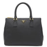 プラダ PRADA ガレリア サフィアーノ ラージバッグ 1BA274 ブラック レザー 2WAYバッグ シルバー金具 黒 ショルダー ハンドバッグ イニシャル刻印あり