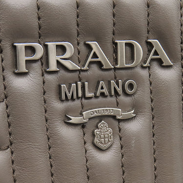 プラダ PRADA ダイアグラム クロスバック 1BH083 グレー レザー ショルダーバッグ シルバー金具 チェーンショルダー グレージュ