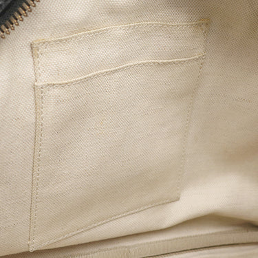 グッチ GUCCI ヴィンテージロゴ メッセンジャーバッグ 523589 ブラック レザー ショルダーバッグ マットゴールド金具 黒 レトロスタイル ロゴプリント