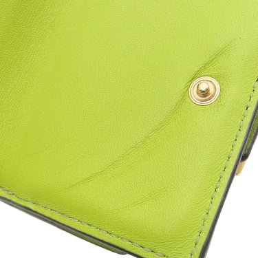 フェンディ FENDI バゲット マイクロトリフォールド ウォレット 8M0395 AAJD F1JCP ワサビ レザー 三つ折り財布 ゴールド金具 コンパクト財布