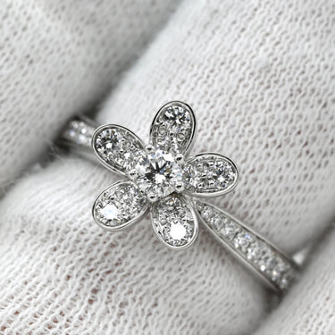 ヴァンクリーフアーペル Van Cleef & Arpels ソクラテス 1フラワー VCARD23700 ホワイトゴールド K18WG ダイヤモンド #52(JP12) リング 指輪 パヴェダイヤ 12号