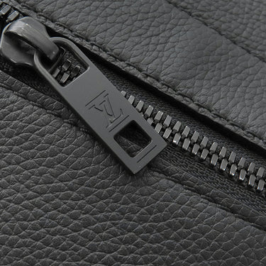 ルイヴィトン LOUIS VUITTON テイクオフ メッセンジャー M57080 ブラック グレインレザー ショルダーバッグ ブラック金具 黒 斜め掛け イニシャル入り