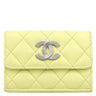 シャネル CHANEL フィッシュ スモール ウォレット ライムイエロー レザー キャビアスキン 三つ折り財布 シルバー金具 ココマーク コンパクト