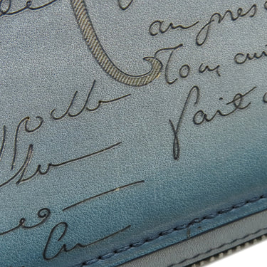 ベルルッティ BERLUTI イタウバ ワイド カリグラフィー クラッチ ブルー レザー スクリットレザー クラッチバッグ シルバー金具 青 水色 セカンドバッグ