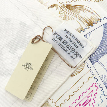 エルメス HERMES カレ45 ホワイト×フューシャ×カーキ シルク スカーフ 新品 未使用 【LE PHILATELISTE DU FAUBOURG/フォーブルの切手愛好家】