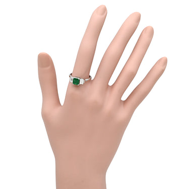 ノンブランド NON BRAND エメラルド 0.84ct ダイヤモンド 0.53ct グリーン×プラチナシルバー Pt900 エメラルド ダイヤモンド リング 指輪 緑 スクエア トリロジー スリーストーン 17号