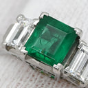 ノンブランド NON BRAND エメラルド 0.84ct ダイヤモンド 0.53ct グリーン×プラチナシルバー Pt900 エメラルド ダイヤモンド リング 指輪 緑 スクエア トリロジー スリーストーン 17号