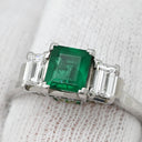 ノンブランド NON BRAND エメラルド 0.84ct ダイヤモンド 0.53ct グリーン×プラチナシルバー Pt900 エメラルド ダイヤモンド リング 指輪 緑 スクエア トリロジー スリーストーン 17号