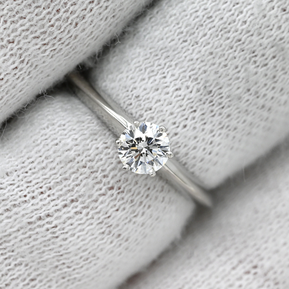 【Tiffany&Co.】ダイヤモンド0.39ct クラシックソリティアケース付 ティファニー Tiffany & Co ソリティア ダイヤリング プラチナシルバー
