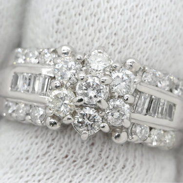 ノンブランド NON BRAND ダイヤモンド 1.00ct プラチナシルバー Pt900 ダイヤモンド リング 指輪 Pt プラチナ フラワーモチーフ 花 ラウンドブリリアント バゲット 9号