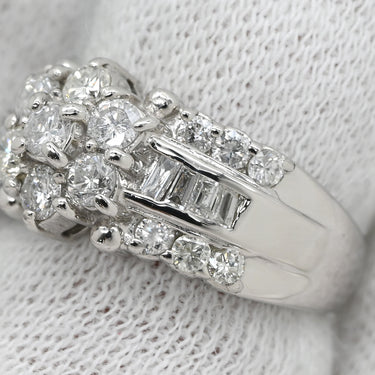 ノンブランド NON BRAND ダイヤモンド 1.00ct プラチナシルバー Pt900 ダイヤモンド リング 指輪 Pt プラチナ フラワーモチーフ 花 ラウンドブリリアント バゲット 9号