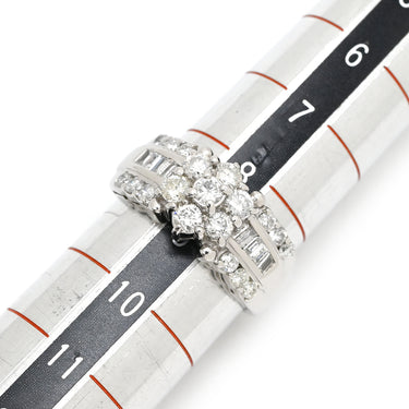 ノンブランド NON BRAND ダイヤモンド 1.00ct プラチナシルバー Pt900 ダイヤモンド リング 指輪 Pt プラチナ フラワーモチーフ 花 ラウンドブリリアント バゲット 9号