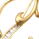 ノンブランド NON BRAND ダイヤ 0.14ct イエローゴールド K18YG ダイヤモンド ブローチ Au750 YG オープンワーク 曲線デザイン バゲットカット