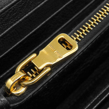 ミュウミュウ MIU MIU 二つ折り ロゴプレート 5MH109 NERO ゴートレザー マドラス 長財布 ゴールド金具 黒 ロングウォレット カードケース付き