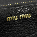ミュウミュウ MIU MIU 二つ折り ロゴプレート 5MH109 NERO ゴートレザー マドラス 長財布 ゴールド金具 黒 ロングウォレット カードケース付き