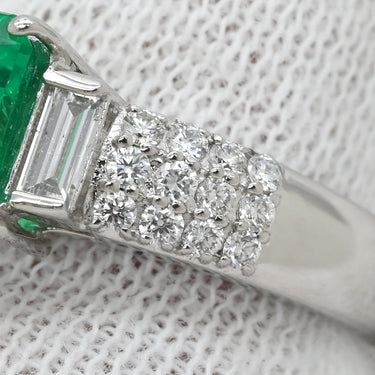 ノンブランド NON BRAND エメラルド 1.10ct ダイヤモンド グリーン×プラチナシルバー Pt900 エメラルド ダイヤモンド リング 指輪 緑 ステップカット プラチナ900 パヴェ 12号