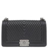 シャネル CHANEL ボーイシャネル25 A67086 ブラック ラムスキン ショルダーバッグ シルバー金具 シェブロン チェーンショルダー