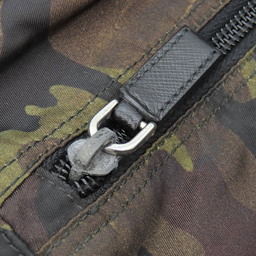 プラダ PRADA 三角ロゴ メッセンジャー バッグ カーキ ナイロン ショルダーバッグ シルバー金具 カモフラ 迷彩柄