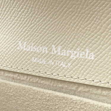 メゾン マルタン マルジェラ MAISON MARTIN MARGIELA スナッチト アシンメトリック マイクロ SB1WD0013 ライトグレー レザー グレイニーレザー 2WAYバッグ シルバー金具 白