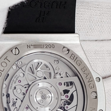 腕時計 ウブロ HUBLOT ビッグバン ウニコ エッセンシャルグレー 441.NX.4210.RX.HEC22 自動巻き メンズ クロノグラフ デイト 限定