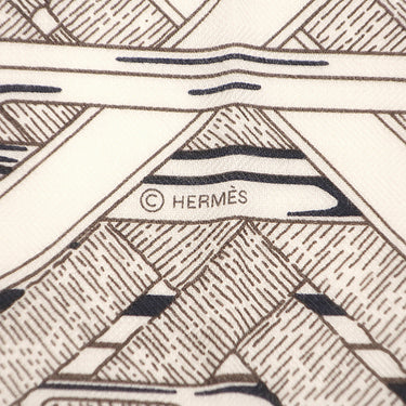 エルメス HERMES カレ140 カレジェアン ホワイト×ブルーマリン×エベンヌ カシミヤ シルク ストール 新品 未使用 【馬銜 バンダナ】
