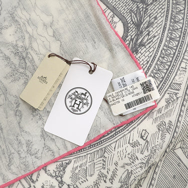 エルメス Hermes カレ140 カレジェアン H244273S ホワイト×グリス×ローズ カシミヤ シルク ストール 新品 未使用 【 ヌーベル シテ カヴァリエール 】