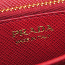 プラダ PRADA サフィアーノ コンパクトウォレット 1MH026 FUOCO レザー 二つ折り財布 ゴールド金具 赤 メタルロゴ ミニウォレット