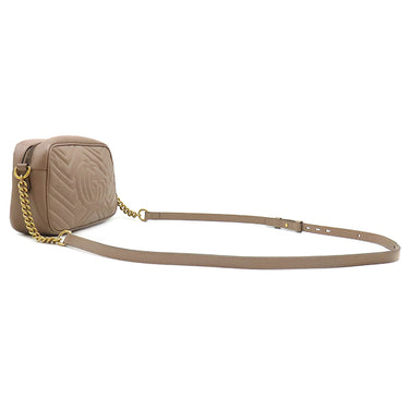グッチ GUCCI GGマーモント スモール カメラバッグ 447632 ピンクベージュ レザー シェブロンキルティングレザー ショルダーバッグ マットゴールド金具 キルティング ショルダー