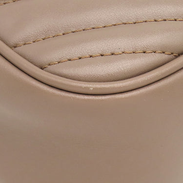 グッチ GUCCI GGマーモント スモール カメラバッグ 447632 ピンクベージュ レザー シェブロンキルティングレザー ショルダーバッグ マットゴールド金具 キルティング ショルダー