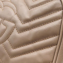 グッチ GUCCI GGマーモント スモール カメラバッグ 447632 ピンクベージュ レザー シェブロンキルティングレザー ショルダーバッグ マットゴールド金具 キルティング ショルダー