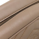 グッチ GUCCI GGマーモント スモール カメラバッグ 447632 ピンクベージュ レザー シェブロンキルティングレザー ショルダーバッグ マットゴールド金具 キルティング ショルダー