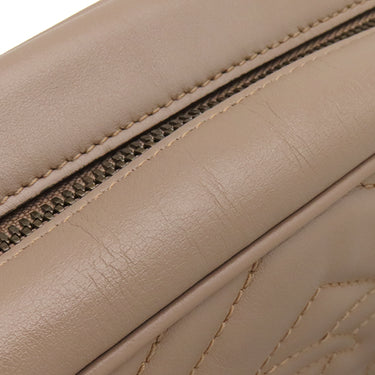 グッチ GUCCI GGマーモント スモール カメラバッグ 447632 ピンクベージュ レザー シェブロンキルティングレザー ショルダーバッグ マットゴールド金具 キルティング ショルダー