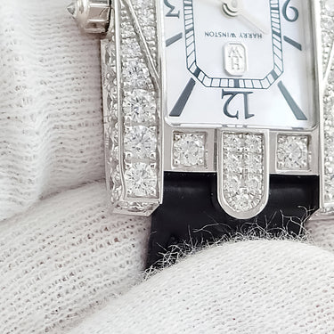 腕時計 ハリーウィンストン Harry Winston アヴェニュー クラシック オーロラ AVEQHM21WW231 クオーツ レディース K18WG無垢 純正ダイヤ