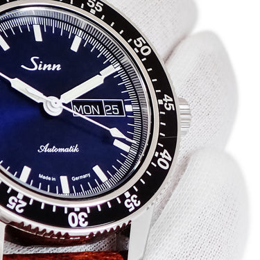 腕時計 ジン SINN パイロット ウォッチ 104.ST.SA.IB 自動巻き メンズ ブルー 青 サンレイ デイデイト 回転ベゼル バー
