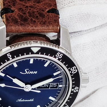 腕時計 ジン SINN パイロット ウォッチ 104.ST.SA.IB 自動巻き メンズ ブルー 青 サンレイ デイデイト 回転ベゼル バー