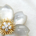 ヴァンクリーフアーペル Van Cleef & Arpels ローズ ド ノエル ミディアム VCARA53400 パールホワイトXイエローゴールド K18YG ダイヤモンド マザーオブパール ブローチ 750YG 18K シェル ダイヤモンド