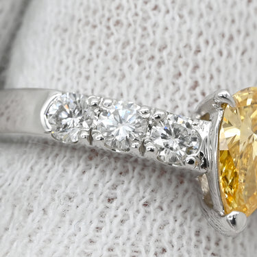 ロイヤルアッシャー ROYAL ASSCHER DIAMOND イエローダイヤモンド イエロー×プラチナシルバー Pt900 ダイヤモンド イエローダイヤモンド リング 指輪 プラチナ Pt900 SI-1 ダイア 11号