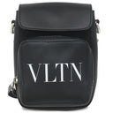 ヴァレンティノ VALENTINO VLTN クロスボディバッグ ブラック レザー ショルダーバッグ シルバー金具 黒 白 ロゴ ショルダー 斜め掛け フラップ