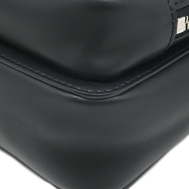 ヴァレンティノ VALENTINO VLTN クロスボディバッグ ブラック レザー ショルダーバッグ シルバー金具 黒 白 ロゴ ショルダー 斜め掛け フラップ