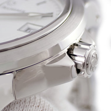 腕時計 カール F ブヘラ Carl F. Bucherer パトラビ オートデイト 10617.08A 自動巻き メンズ ホワイト ローマン シースルーバック