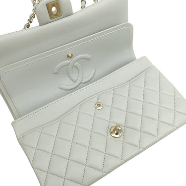 シャネル CHANEL マトラッセ Wフラップ チェーンショルダー ライトグレー ラムスキン ショルダーバッグ シャンパンゴールド金具 ブルーグレー ココマーク