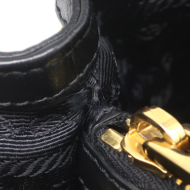 プラダ PRADA ロゴプレート 2WAY バッグ NERO ナイロン レザー 2WAYバッグ ゴールド金具 黒 ハンドバッグ ショルダー テスート