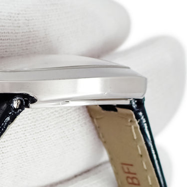 腕時計 カルティエ Cartier ベニュワール SM W8000003 クオーツ レディース K18WG無垢 ローマン オーバル 青針 シルバー サンレイ