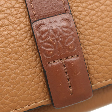 ロエベ LOEWE トライフォールド ウォレット ブラウン カーフ ソフトグレインカーフ 三つ折り財布 シルバー金具 茶 レッド アナグラム コンパクトウォレット