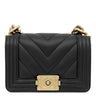 シャネル CHANEL ミニ ボーイシャネル ブラック ラムスキン ショルダーバッグ ゴールド金具 シェブロン Vステッチ