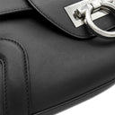 サルヴァトーレ・フェラガモ Salvatore Ferragamo ガンチーニ ブラック レザー ショルダーバッグ シルバー金具 肩掛け 黒