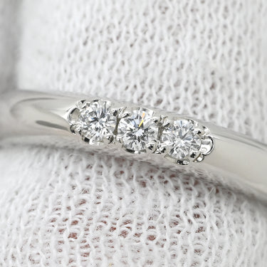 ミキモト MIKIMOTO ダイヤ 0.10ct バンドリング プラチナシルバー Pt950 ダイヤモンド リング 指輪 プラチナ 一文字 3Pダイヤ 甲丸 8号
